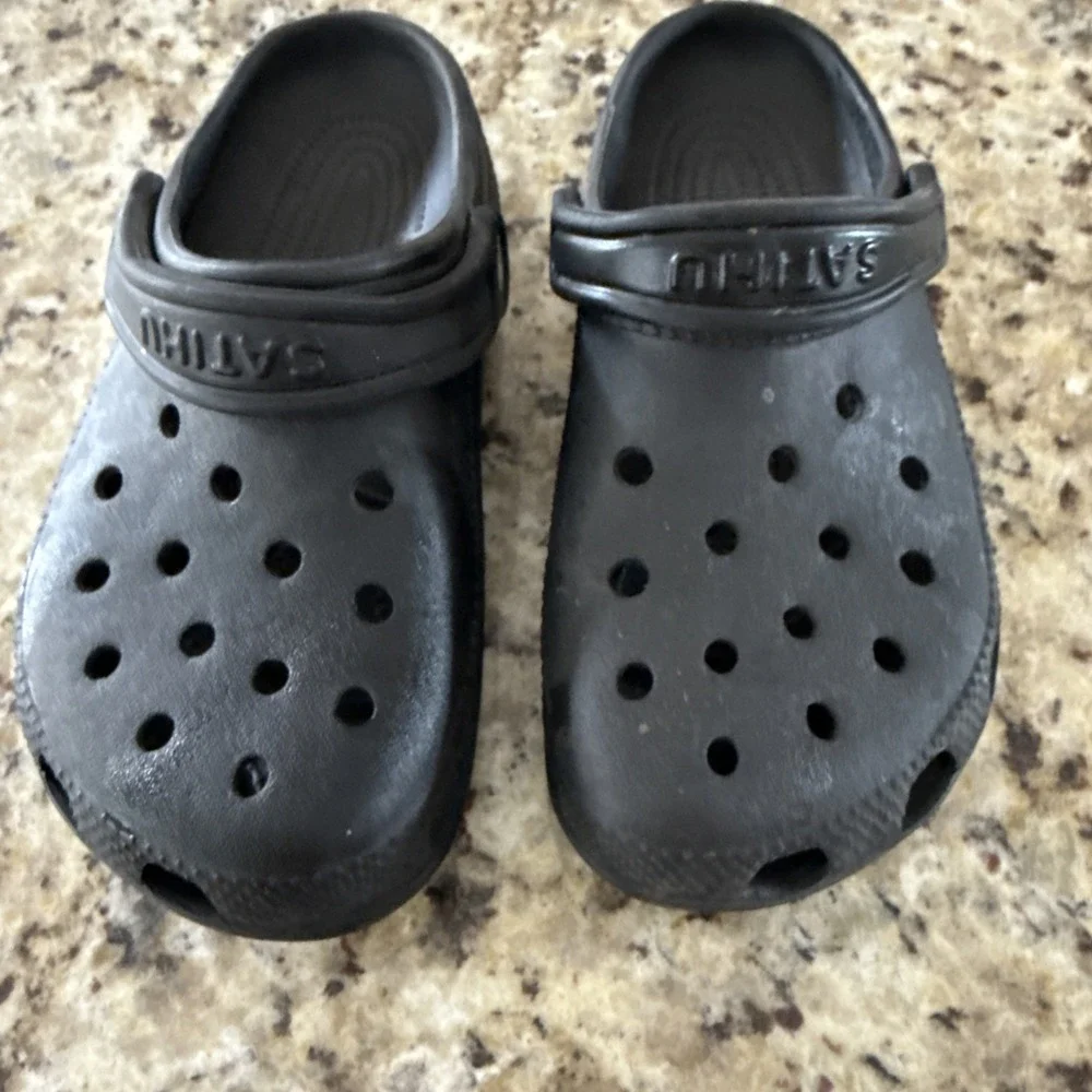 Satihu Clogs in Black Men's sz 5  (Women's sz 7) Sandals Beach Wear Casual. 4224